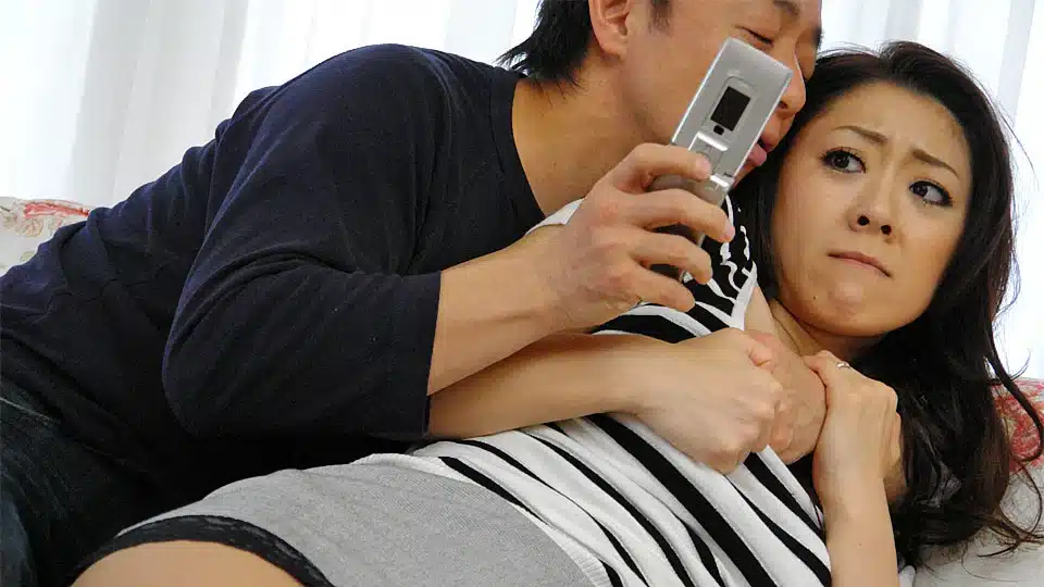 japanese babe gets fingered by a horny guy